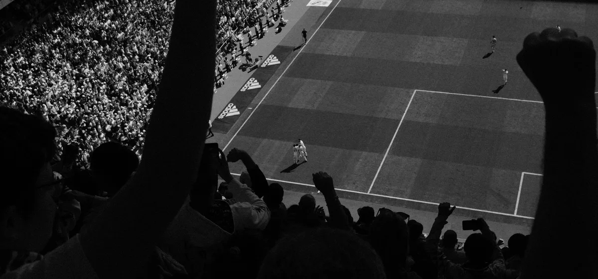 Stadion plný atmosféry během zápasu