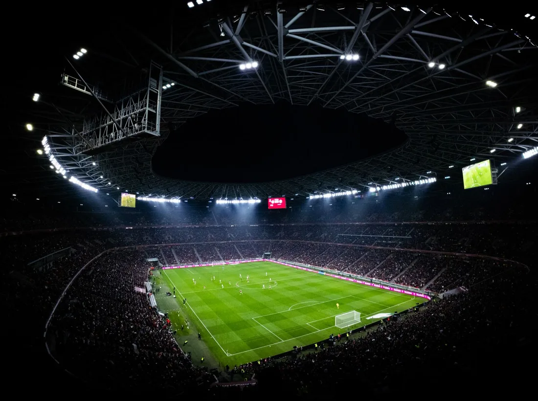 Stadion ŠK Tatran při večerním zápase